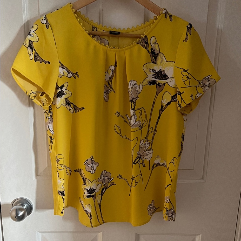 Floral blouse NWOT size M